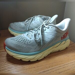 HOKA ONE ONE Clifton 7 Women's Size 8. Morning Mist Hot Coral (Yellow/Gray)